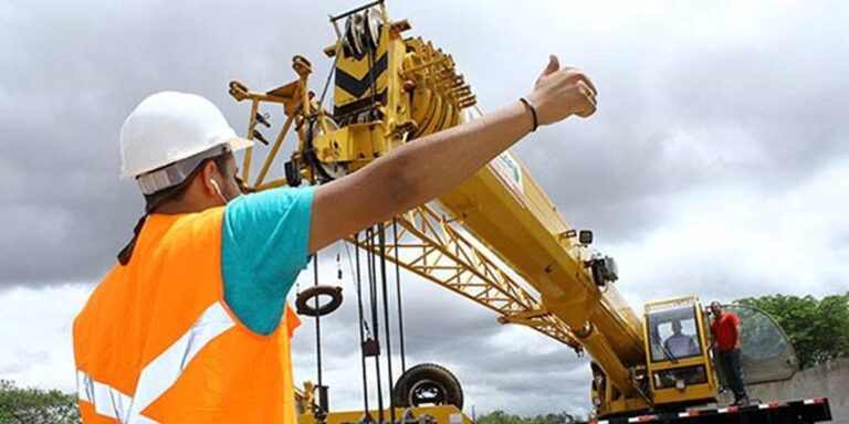 Sling and Communicate during Crane Operation training at Fundza Training Institute